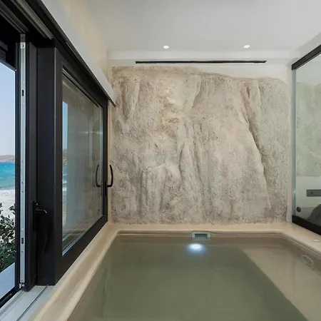Portara Seaside Luxury 4*