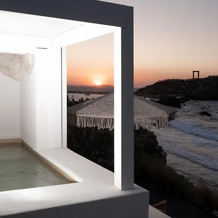 Portara Seaside Luxury Lägenhetshotell 4*