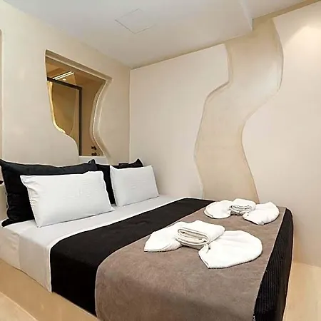 Portara Seaside Luxury Apartmanhotel Naxos City
