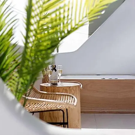 Lägenhetshotell Portara Seaside Luxury