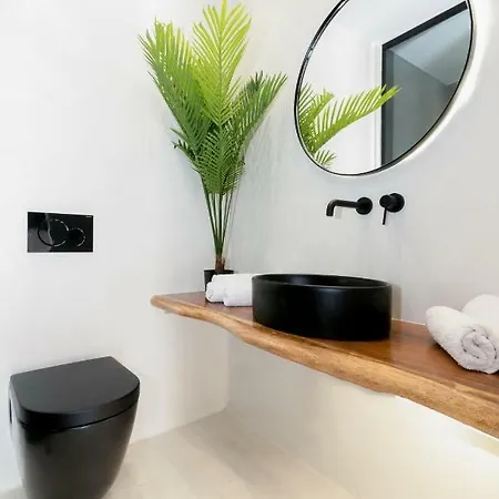 Ξενοδοχείο με διαμερίσματα Portara Seaside Luxury 4*