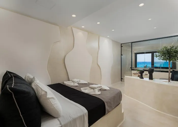 Portara Seaside Luxury Aparthotel