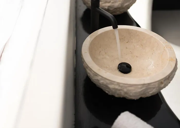 Portara Seaside Luxury Aparthotel