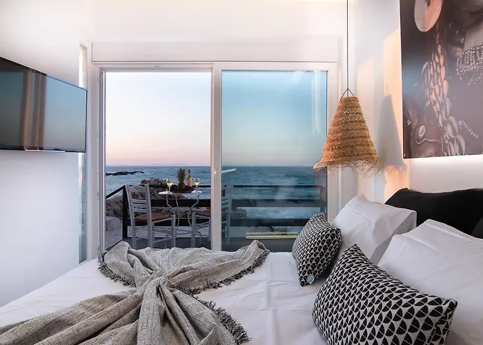 Portara Seaside Luxury Aparthotel 4*